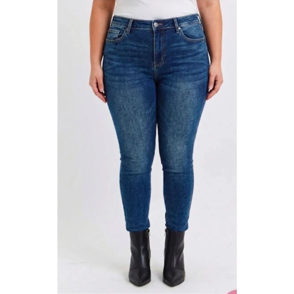NWT Judy Blue Size 24 Midrise Thermal Skinny Jean